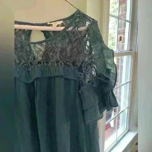 Entro Beautiful Green Blouse Size Small, Flowy Lacy - Picture 2 of 8